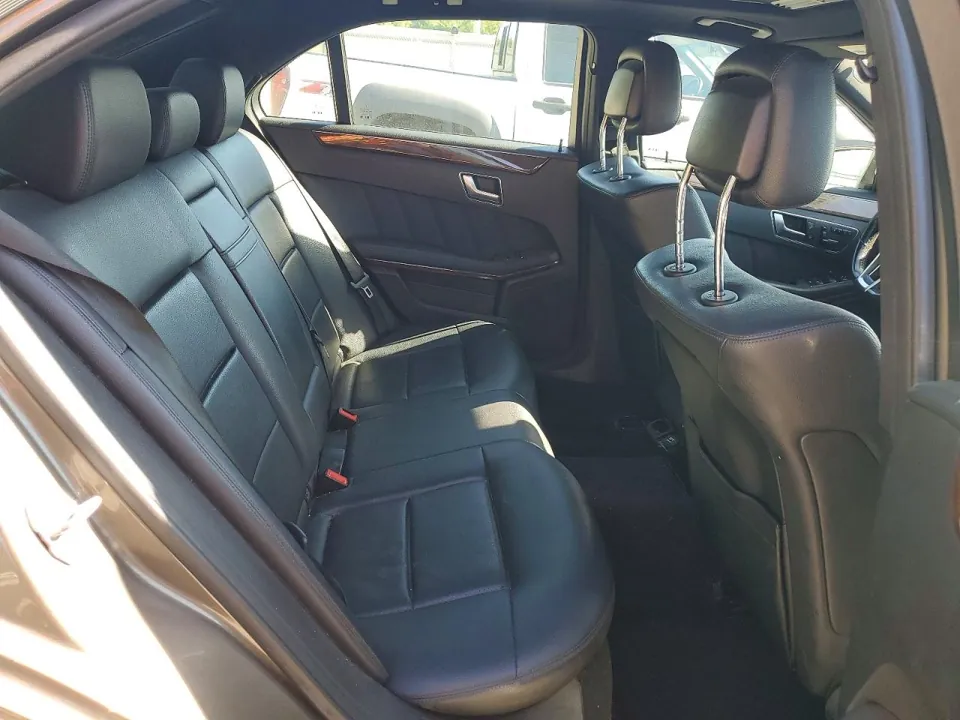 Inspection photo: Rear seats
